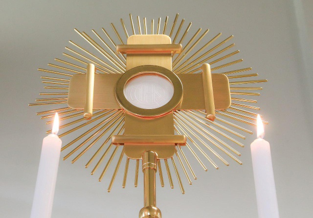 Adoration to the Eucharistic Body